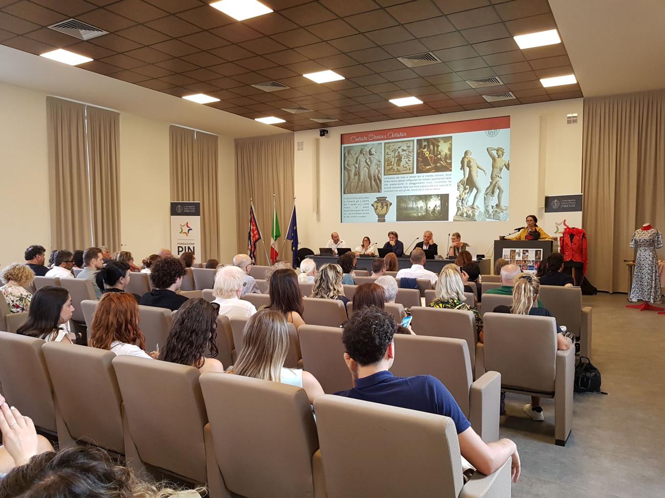 Un momento della cerimonia di laurea alla Fondazione PIN - Polo di Prato