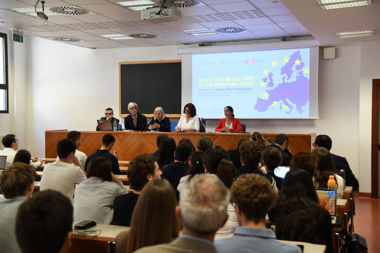 Andrea Lippi_Alessandro Simoni_Alessandra Petrucci_Teresa Ribera Rodríguez_e assessora comunale IA smart city innovazione