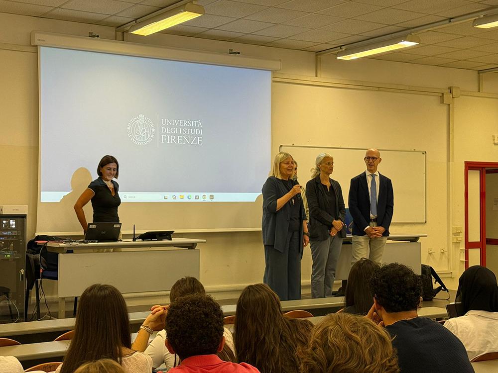 Il saluto iniziale di Alessandra Petrucci, insieme a Linda Vignozzi e Lorenzo Franchi