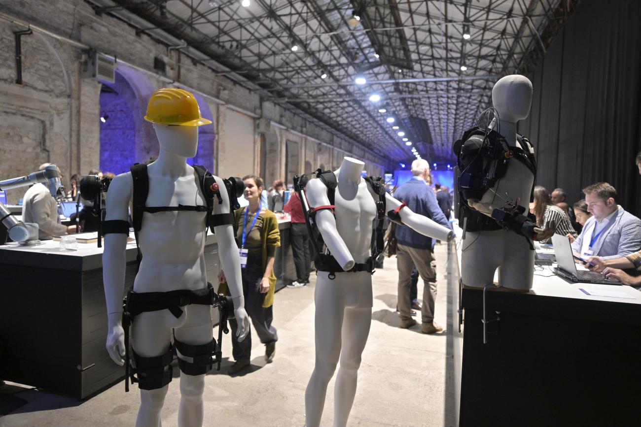 Alcuni dispositivi applicati a manichini