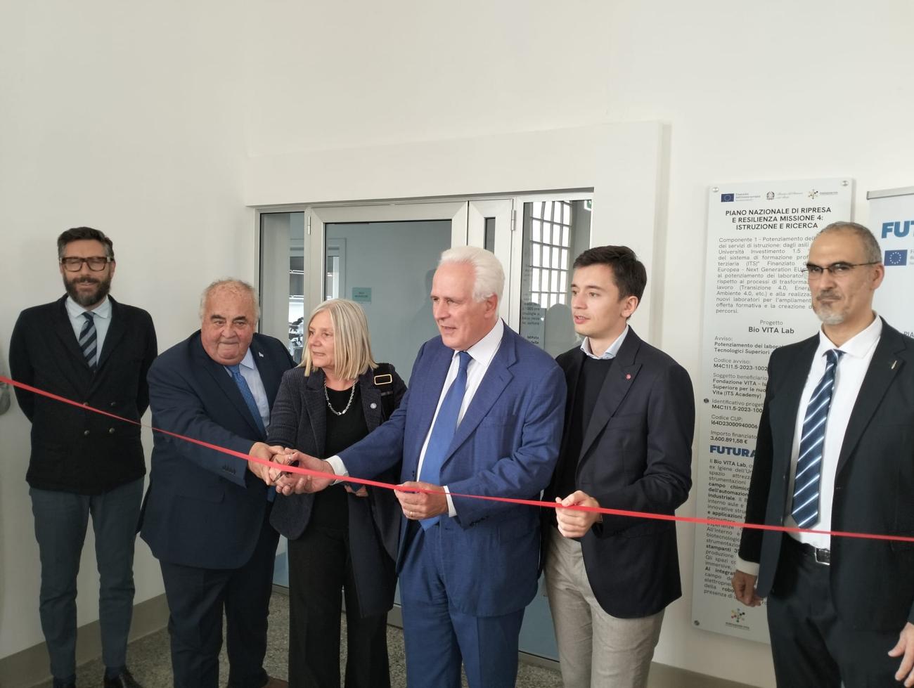 Il taglio del nastro del Bio VITA Lab al Campus Morgagni