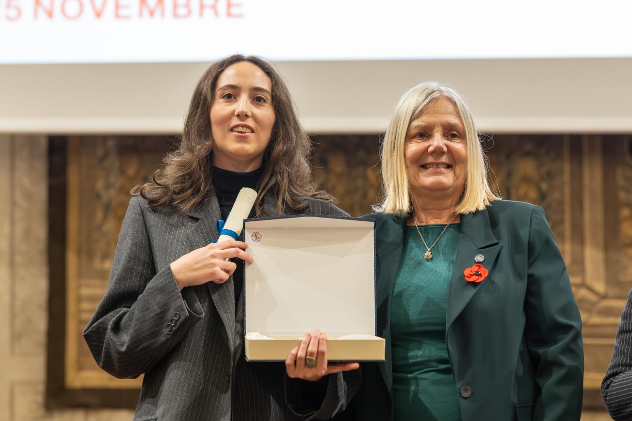 La vincitrice Matilde Mortelli e la rettrice Alessandra Petrucci