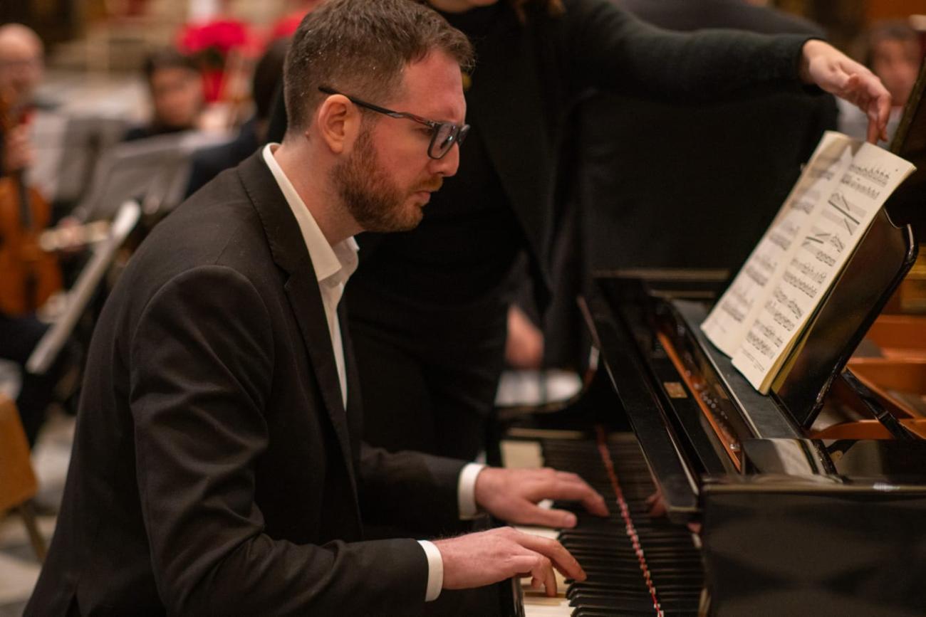 Un momento del concerto di Natale del Coro e dell'Orchestra Unifi