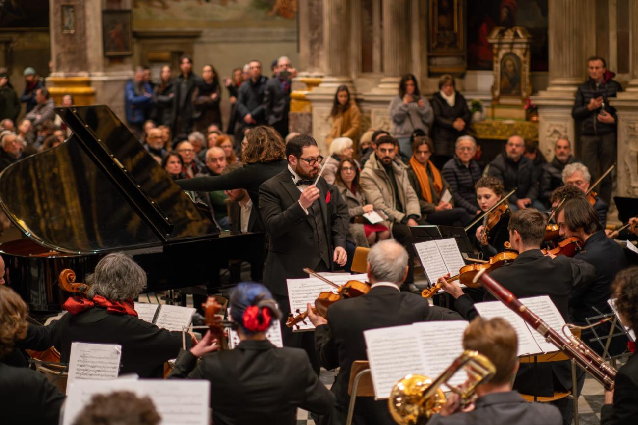 Un momento del concerto di Natale del Coro e dell'Orchestra Unifi