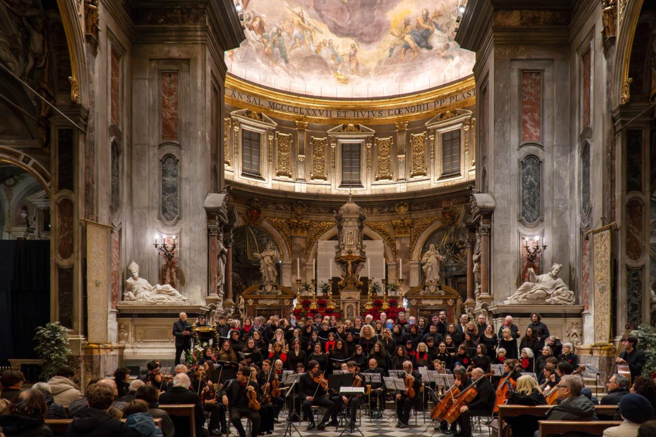 Un momento del concerto di Natale del Coro e dell'Orchestra Unifi