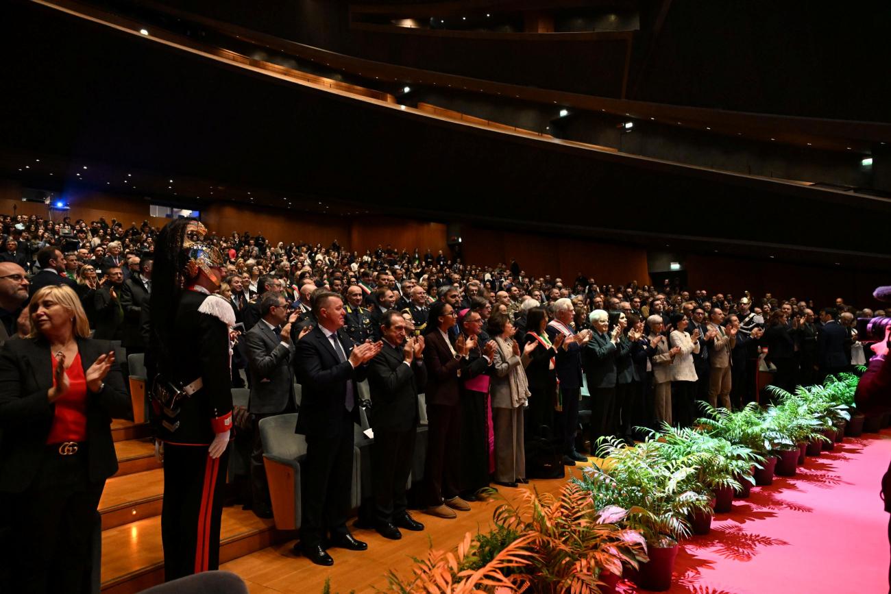 Il Presidente Mattarella fra le autorità nel pubblico in sala