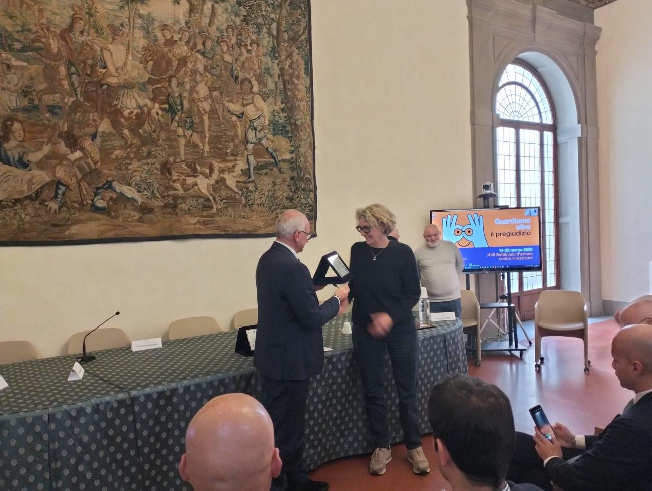 La premiazione di Marina Tozzini, nuotatrice paralimpica