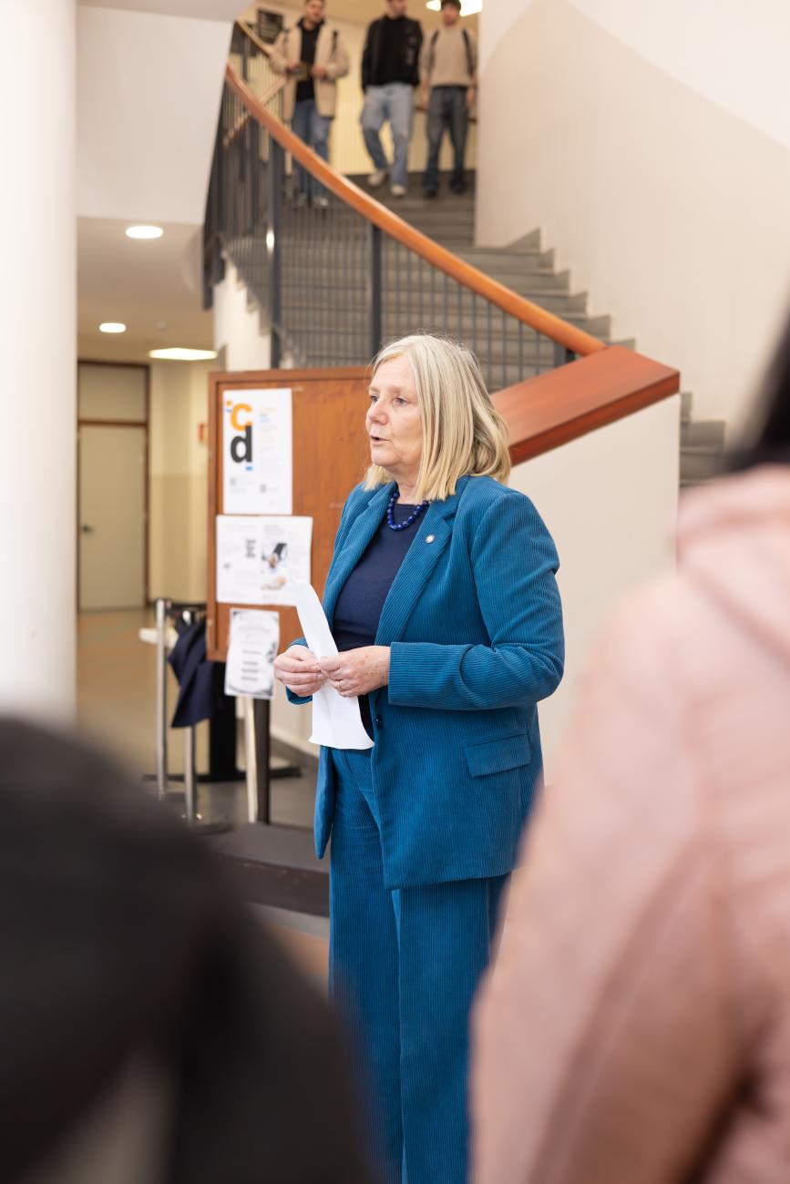 La rettrice Petrucci durante la cerimonia in ricordo di Elena, Lucrezia e Valentina