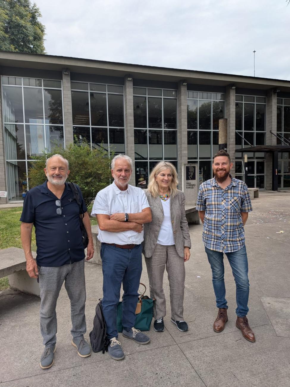 La delegazione Unifi con un docente della Universidad de Buenos Aires (UBA) prima di un workshop congiunto su temi di catene del valore e ambiente