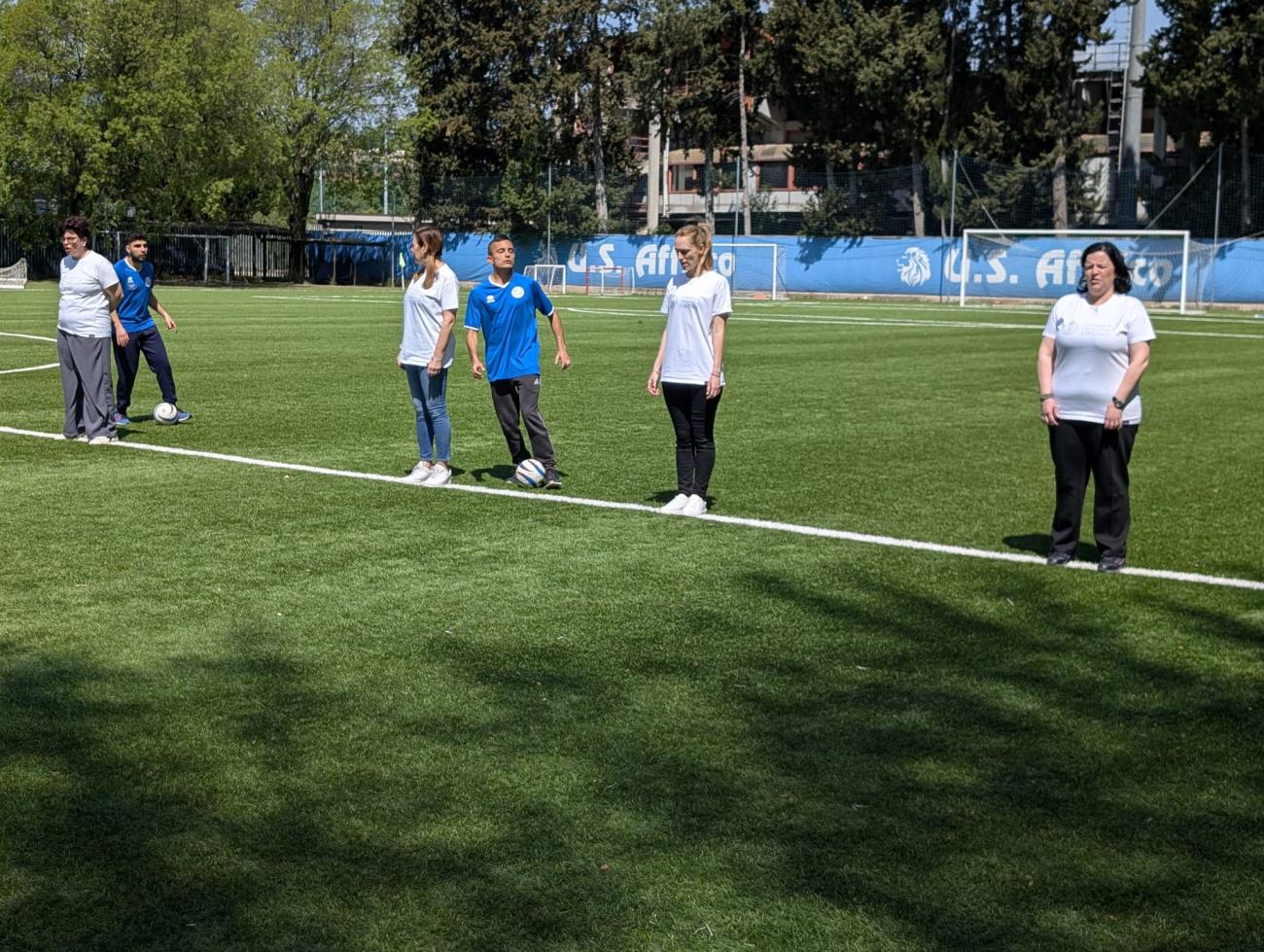 Un momento della dimostrazione di calcio a 5 con gli atleti di Quarto tempo