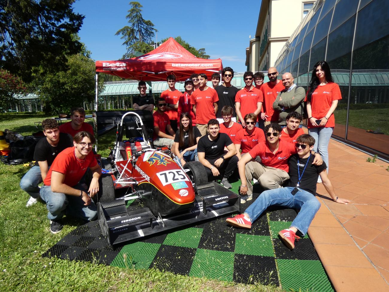 Gli studenti e le studentesse del Firenze Race Team