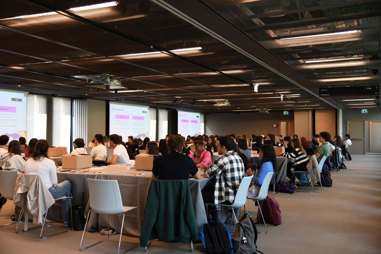 Una delle sale dell'hackathon