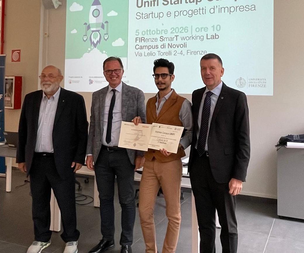 Il team di Curalinx insieme al prorettore Marco Pierini (a destra)