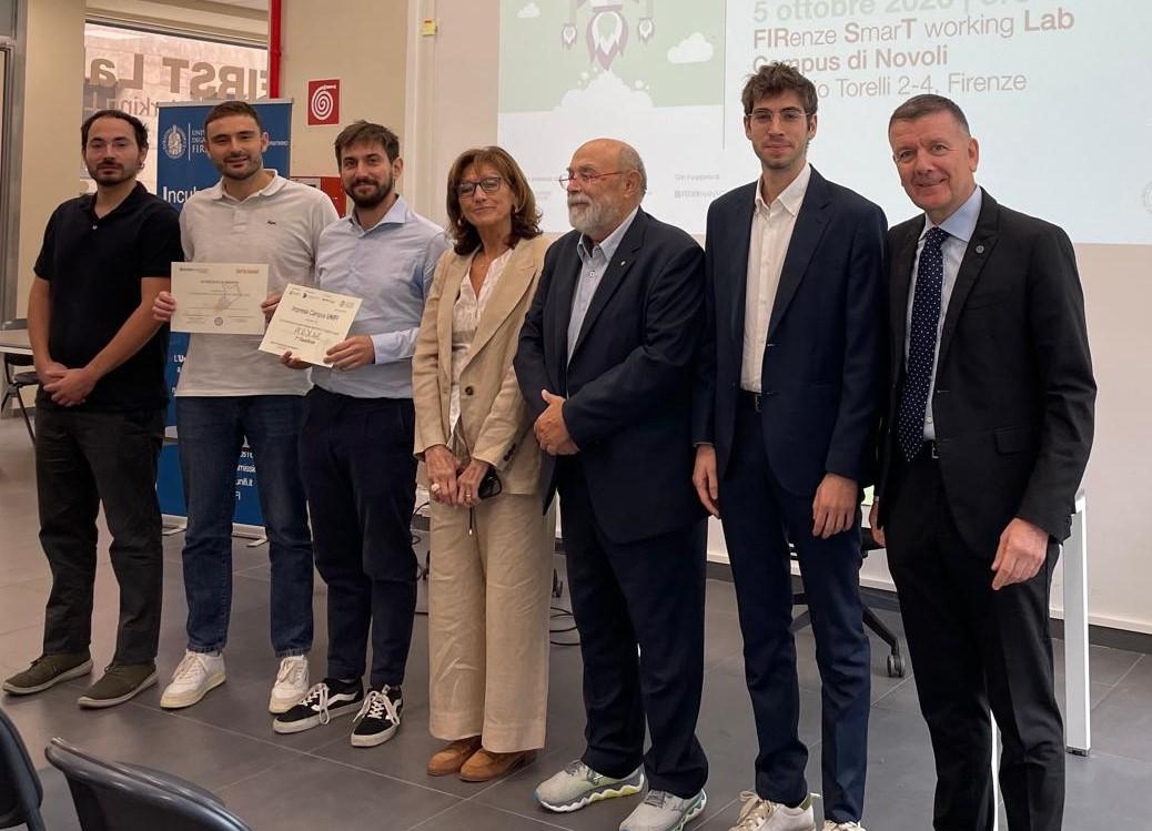 Il team di PerSEAve insieme al prorettore Marco Pierini (a destra)