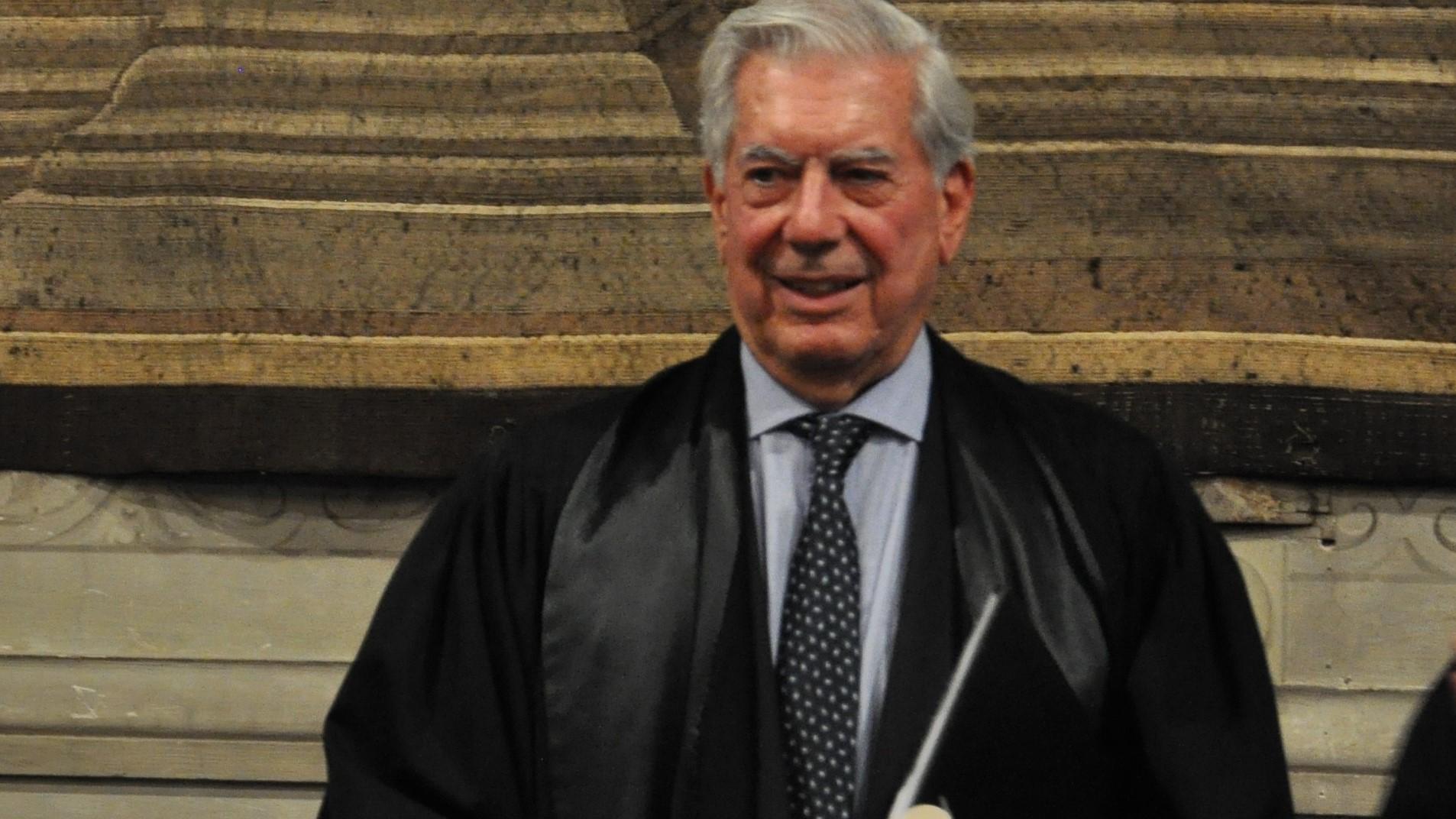 Mario Vargas Llosa nella cerimonia del conferimento della laurea honoris causa