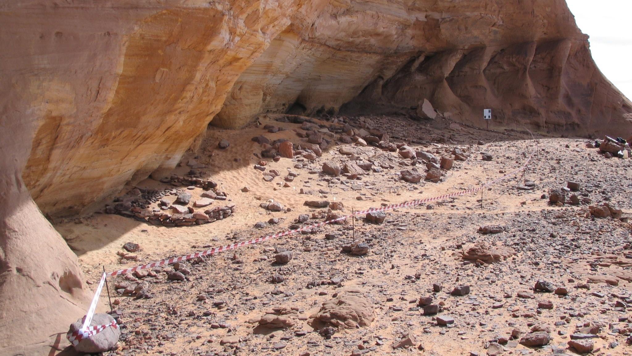Vista del rifugio roccioso di Takarkori nella Libia meridionale (Foto: Missione Archeologica nel Sahara - Sapienza Università di Roma)