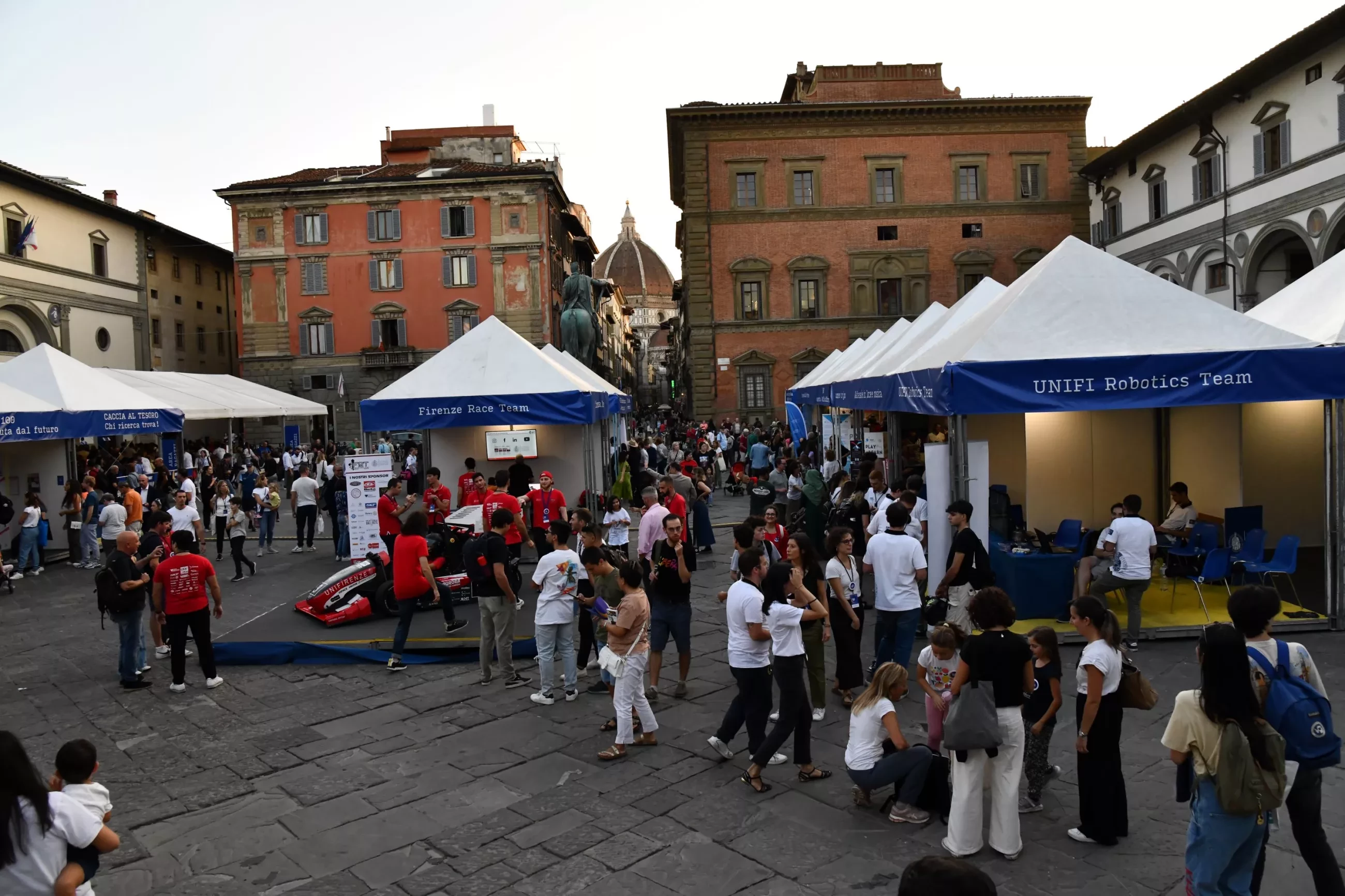 Una passata edizione di BRIGHT_NIGHT in Piazza Santissima Annunziata
