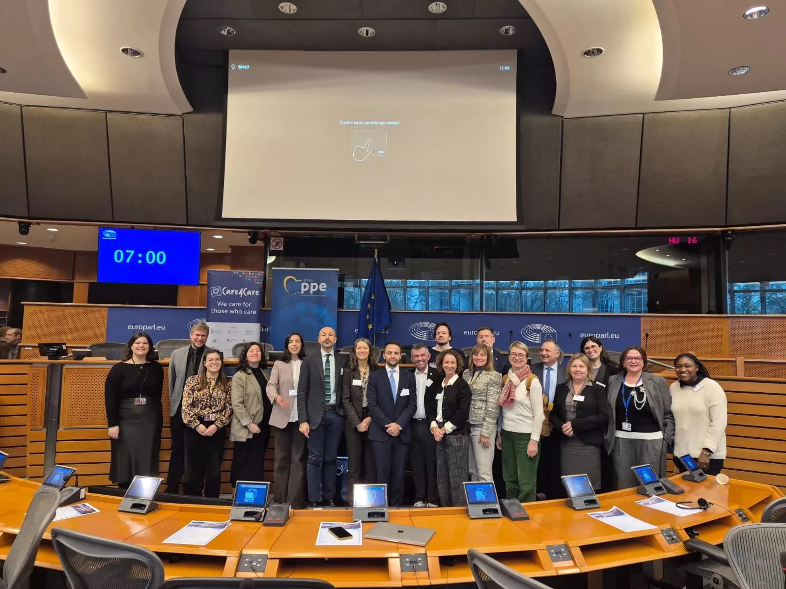 I membri del team di ricerca di CARE4CARE al Parlamento europeo